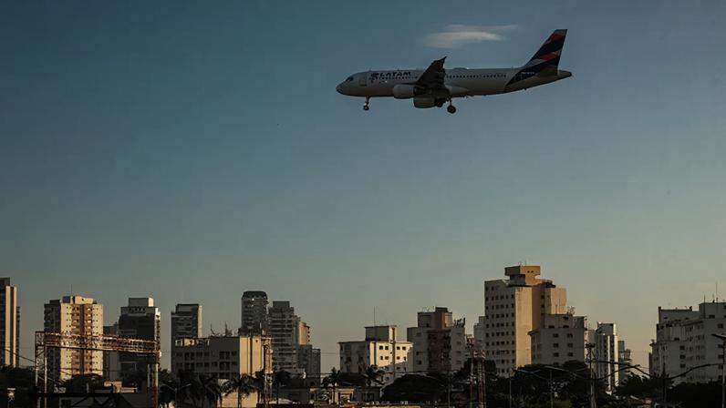 Segundo o governo, medida busca reduzir custos na cadeia de combustíveis e no transporte aéreo