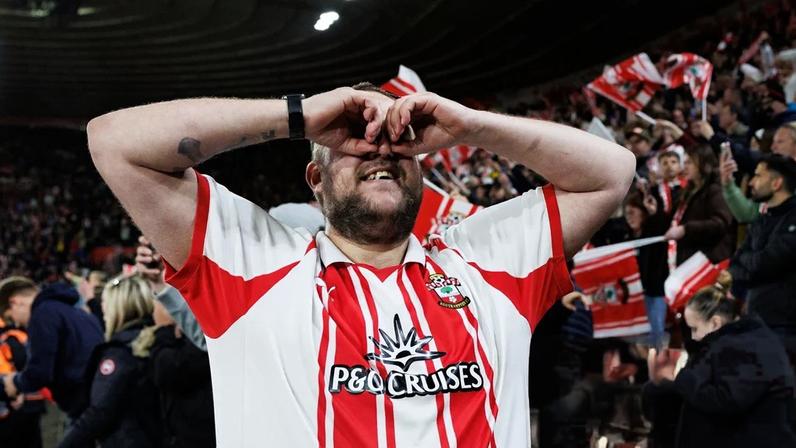 Southampton fica fora da final de playoffs e perde quatro pontos por espionagem