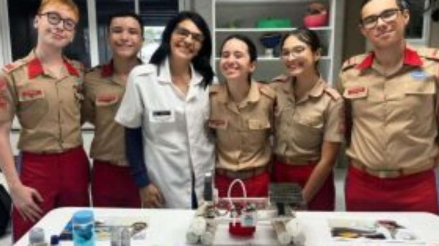Estudantes do Colégio Militar do Recife.
