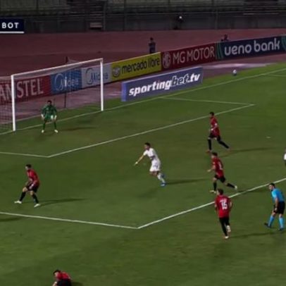 Kauan Toledo, 20, completa bela jogada e vira para o Botafogo