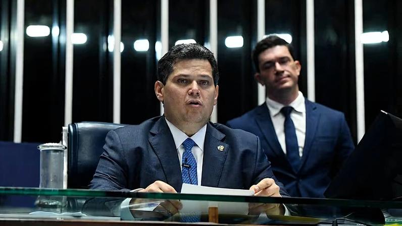 Senado afirma que contrato é para divulgar ações da Casa e não tem relação político-partidária