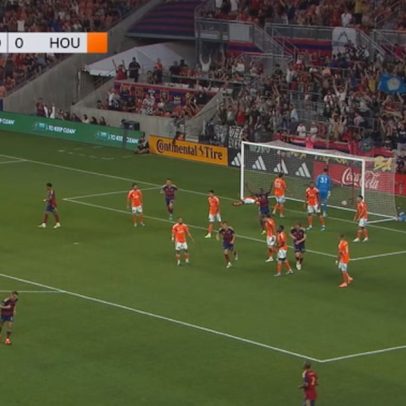 Gol contra de D. Holmes aos 49' em duelo com HOU
