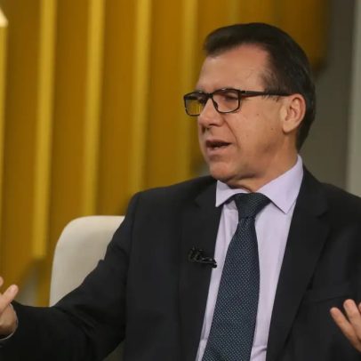 Governo defende redução da jornada e fim da 6x1 de forma imediata, diz ministro do Trabalho