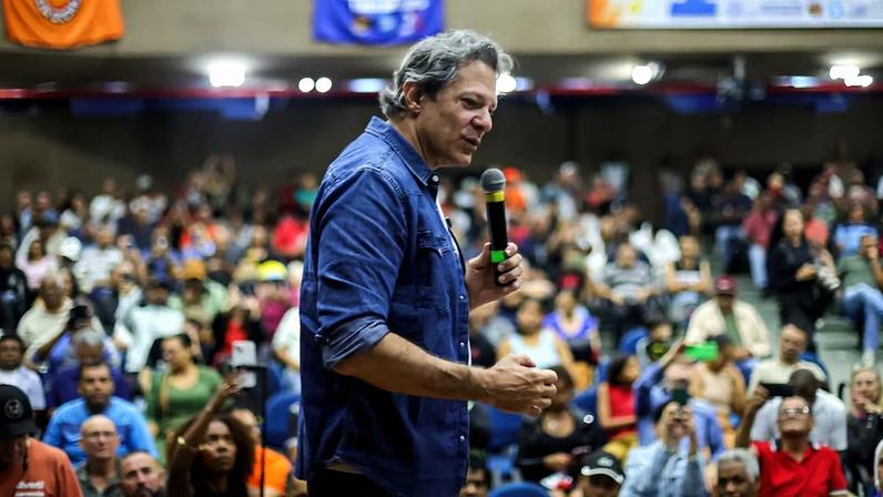 Haddad discursa durante ato da Força Sindical no 1º de Maio