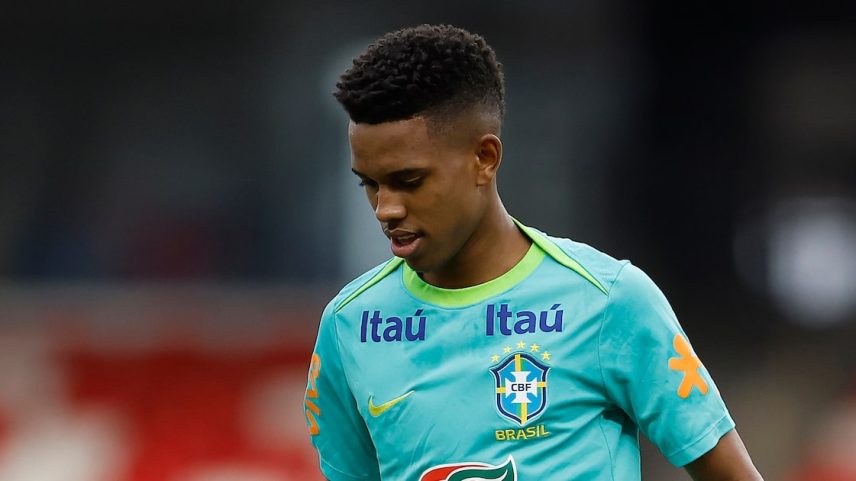 Estêvão trata lesão no Palmeiras e mantém esperança de jogar a Copa do Mundo