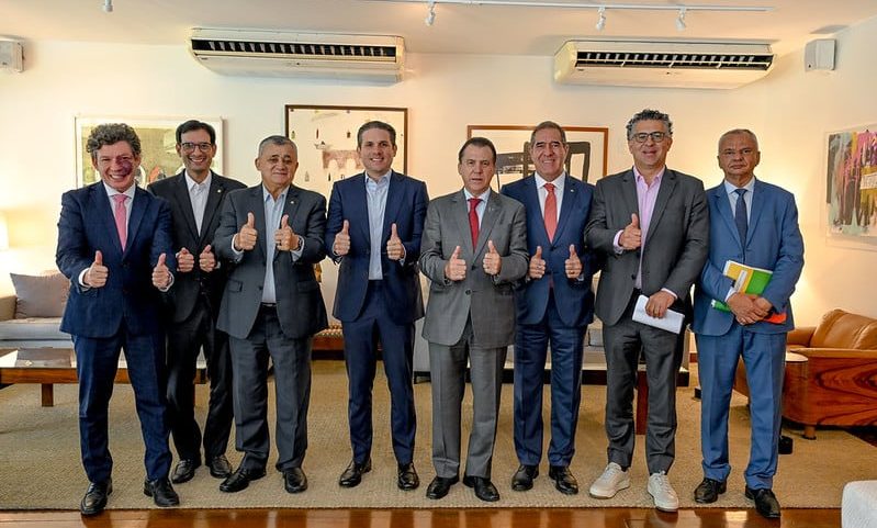 Hugo Motta se reuniu com negociadores da PEC 6x1, da Câmara e do governo