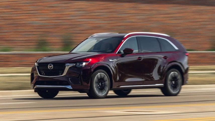 Linha Mazda 2026: eletrificação adiada por baixas financeiras