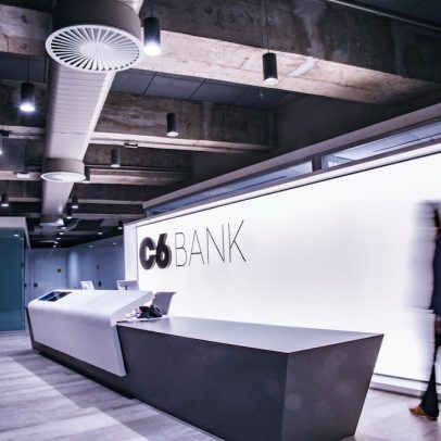 C6 amplia uso de IA com foco em eficiência, compliance e experiencia do cliente