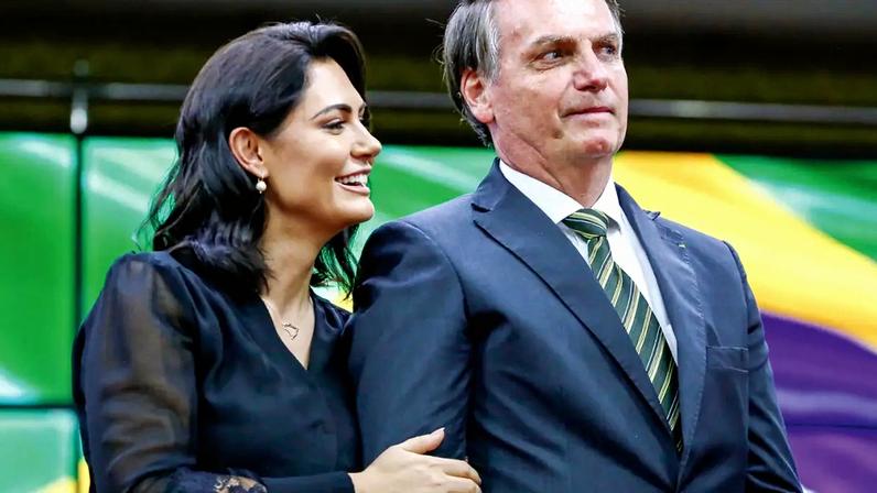 A ex-primeira dama Michelle Bolsonaro e o ex-presidente Jair Bolsonaro, ambos membros do PL
