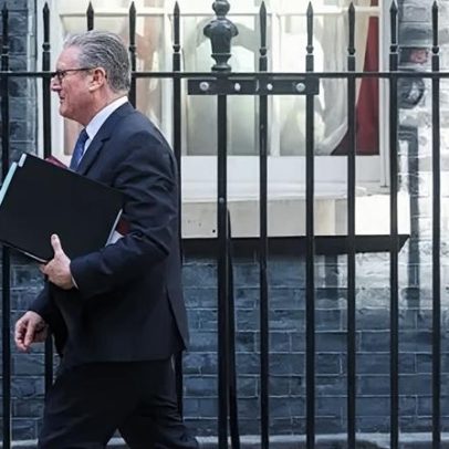 Mais momento crítico para Starmer, suplica aos deputados do Labour não derrubá-lo