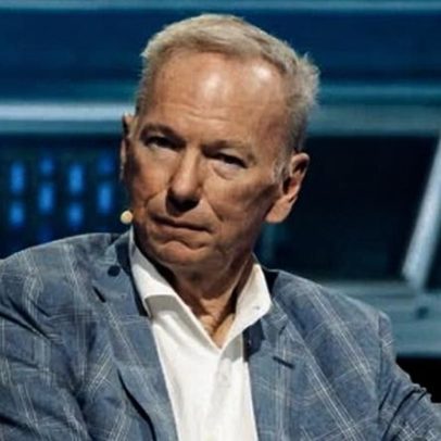 Ex-CEO do Google Eric Schmidt é vaiado após fala sobre IA em formatura no Arizona
