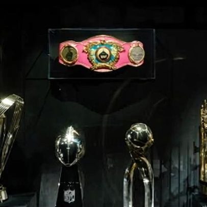 Artefatos da história celebram objetos de vitória esportiva em mostra