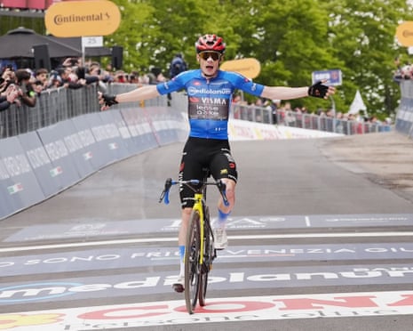 Vingegaard vence etapa 9 do Giro enquanto Eulálio segue na maglia rosa