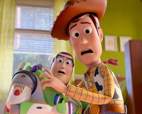 Envie suas perguntas para Tom Hanks e o elenco de Toy Story 5