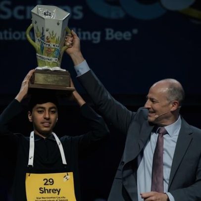 Adolescente da Califórnia Shrey Parikh vence Spelling Bee em desempate dramático