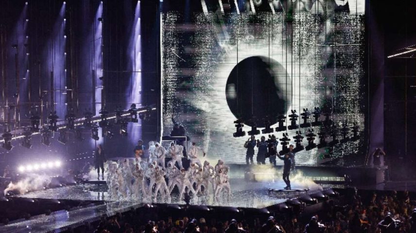 Parov Stelar se apresenta durante o ensaio geral da Grande Final do Festival Eurovision de 2026, em Viena, Áustria, em 15 de maio de 2026. REUTERS/Lisa Leutner