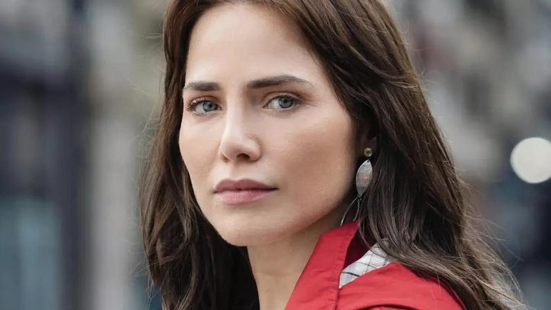 Diná passará a perseguir Adriana após descobrir o casamento da fisioterapeuta com Arthur