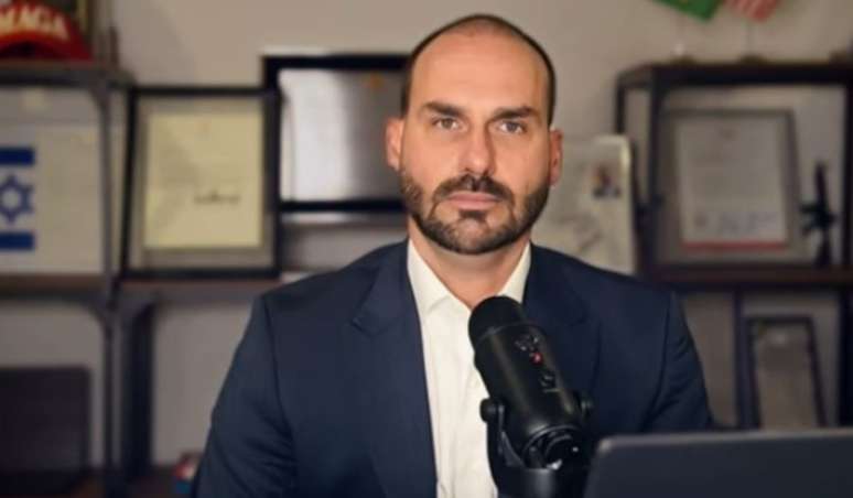 Eduardo Bolsonaro desabafa sobre alegações de relação com Vorcaro.
