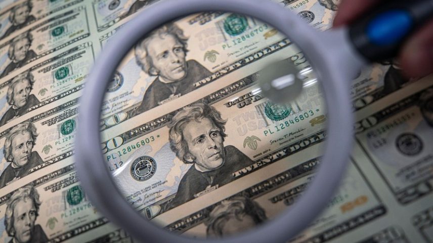 Impressão de notas de dólar no US Bureau of Engraving and Printing, em Washington