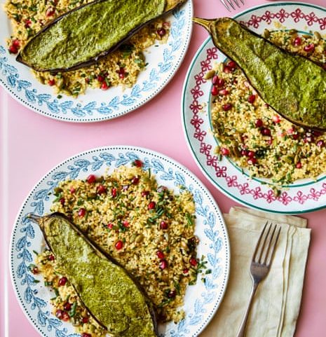 Receitas do Honey & Co: berinjela com tahine e bolinhos de peixe verde