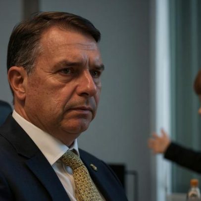 Campanha de Flávio Bolsonaro acelera anúncio de porta-vozes na crise Dark Horse
