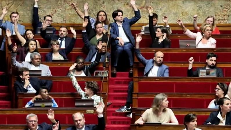 França vota para acabar com lei escravocrata que tratava pessoas como propriedade