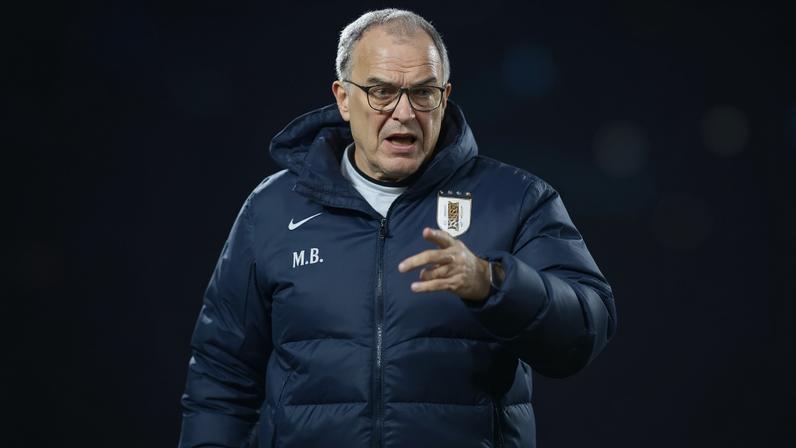 Marcelo Bielsa durante jogo da seleção do Uruguai nas Eliminatórias para a Copa de 2026 –