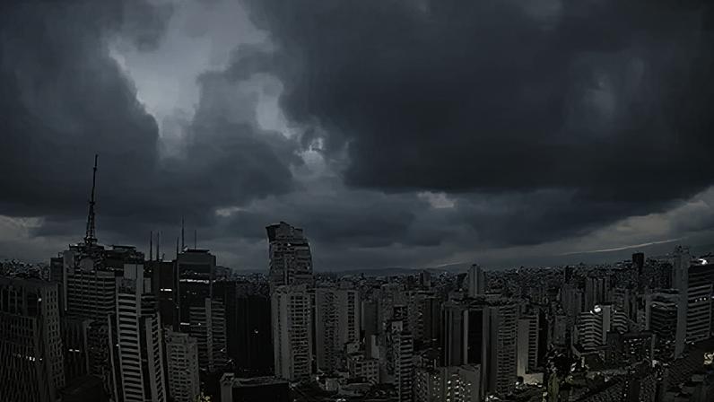 Capital paulista amanhece com sensação de frio e céu encoberto