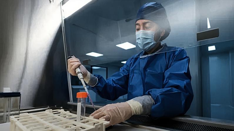 Cientistas britânicos desenvolvem vacina contra Ebola, pronta em meses