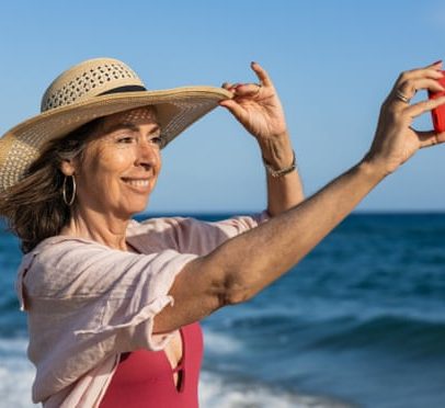 Verão de divórcios: chapéus grandes e energia despreocupada