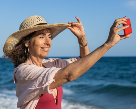 Verão de divórcios: chapéus grandes e energia despreocupada