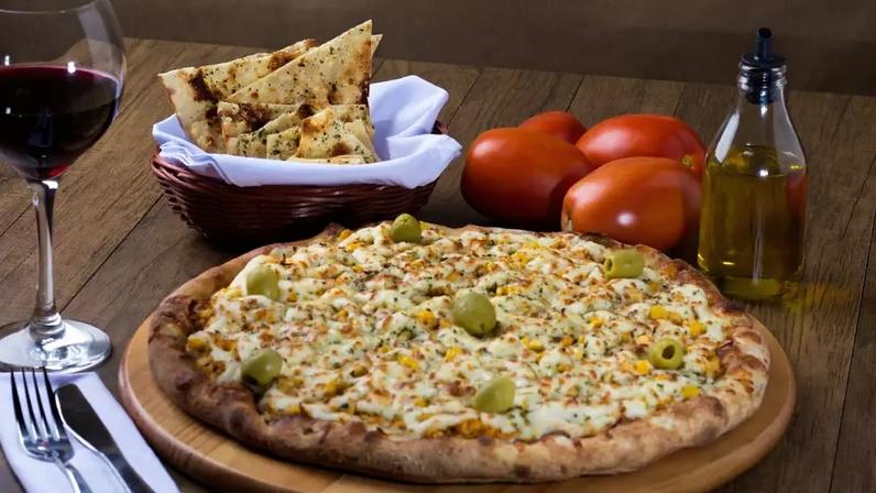 Pizza de liquidificador fofinha e prática para salvar o jantar