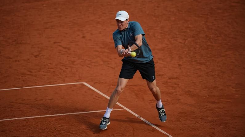 Sinner garante vaga histórica na final de Madrid; Raducanu treina com treinador do US Open