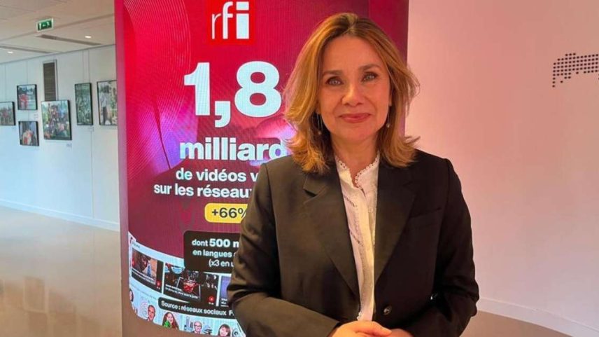 A franco-brasileira Liz Feré, psicanalista e professora de Ciências da Informação e da Comunicação na Universidade Paris 8, na sede da RFI.