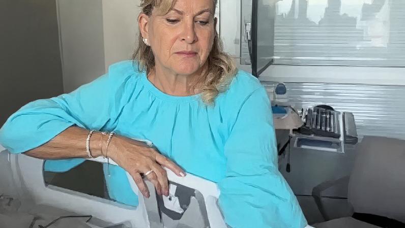 Estado grave: ex-reality passa por cirurgia de 7 horas e põe 4 pontes de safena - na foto, mãe da famosa.