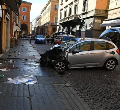 Sete feridos após motorista atinge pedestres no norte da Itália