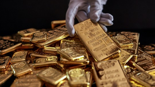 Ouro encerra a semana em queda com a perspectiva de um Fed restritivo