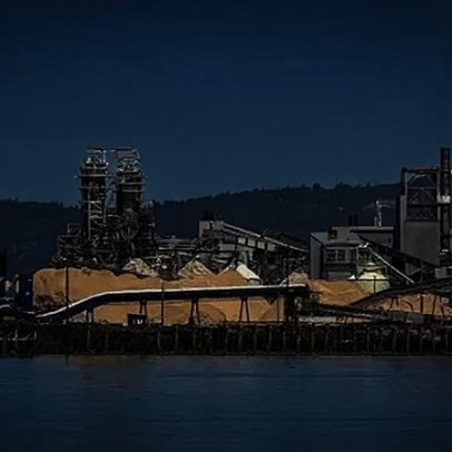 Explosão química em fábrica de papel em Washington deixa mortos, feridos e desaparecidos