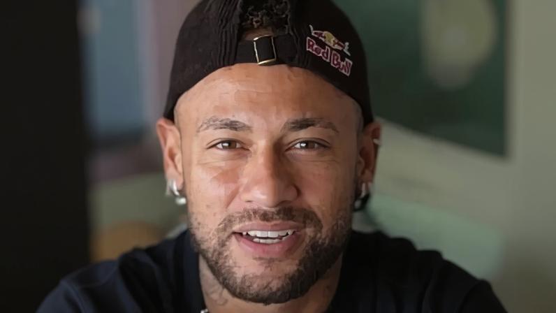 Neymar gravou uma declaração de amor para Bruna Biancardi.