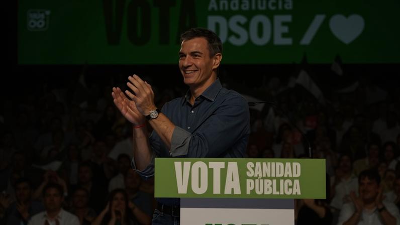 The prime minister after delivering a speech during the PSOE’s closing campaign rally for the Andalusia regional elections in Seville, 15 May 2026.