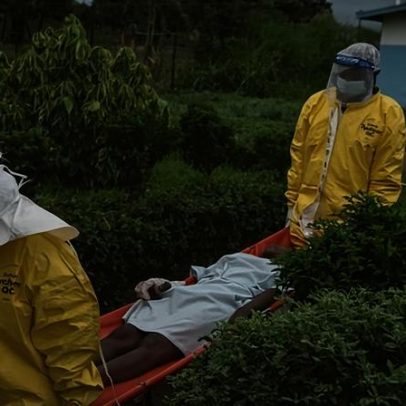 Casos suspeitos de Ebola triplicam em semana; OMS alerta sobre propagação na RDC