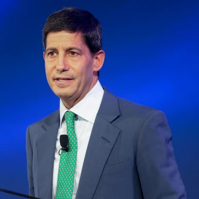 Limitar transcrições de reuniões do Fed pode melhorar debate, diz Warsh