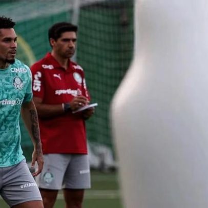 Paulinho volta a ser relacionado e pode reforçar o Palmeiras contra o Santos