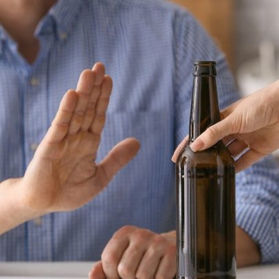Doença hepática por álcool avança no Brasil, com mortes mais altas no Norte