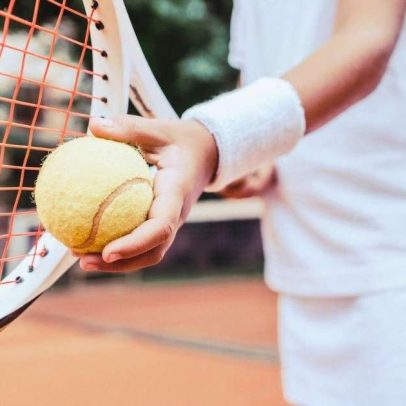 Jogar tênis pode aumentar a expectativa de vida em até 10 anos, diz estudo