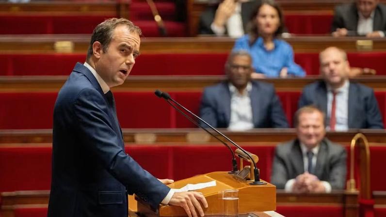 Sébastien Lecornu, primeiro-ministro da França, antes de uma votação de confiança na Assembleia Nacional em Paris, França, na quinta-feira, 16 de outubro de 2025 — Foto: Nathan Laine/Bloomberg