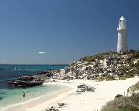 Homem está em estado crítico após ataque de tubarão perto da Ilha Rottnest, WA