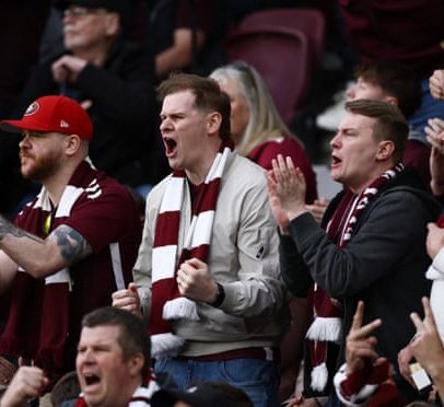 Fãs do Hearts aguardam decisão de título contra o Celtic
