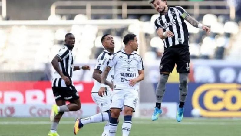 Ferraresi abre o placar diante do Remo, no Nilton Santos –