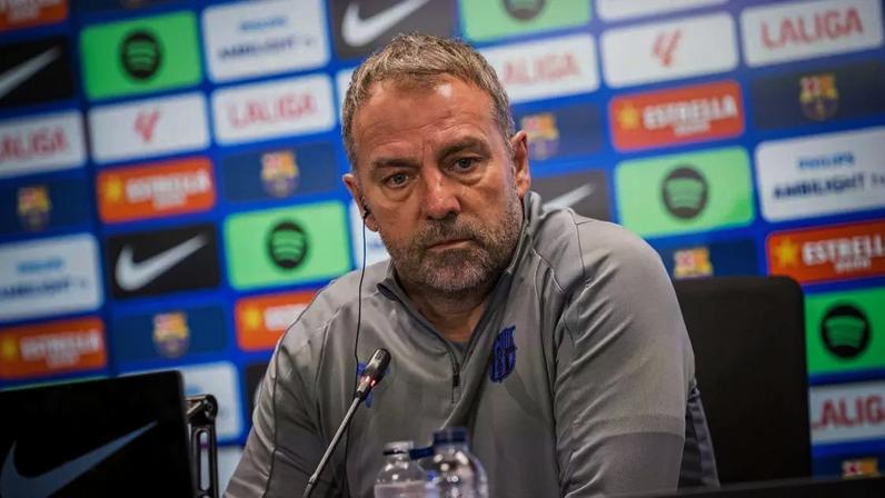 Hansi Flick durante coletiva